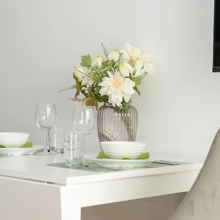 شقة Stylowe Studia Z Tarasem W Poznaniu By Renters بوزنان